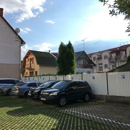 Zoli Apartmanok-Anna Koelcsey 32 Hajduszoboszlo Exterior foto