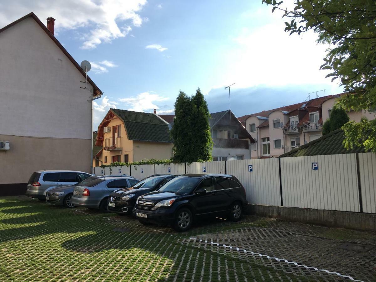 Zoli Apartmanok-Anna Koelcsey 32 Hajduszoboszlo Exterior foto